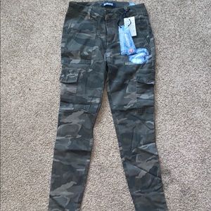 Camouflaged junior jeans